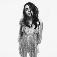 Putri Cantik Jude Law Eksis Jadi Model Burberry