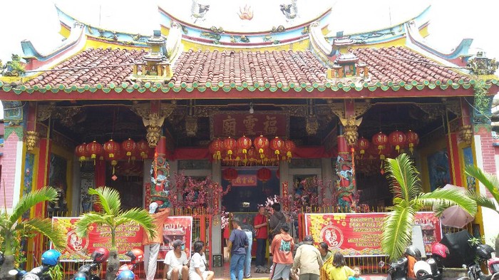 Kelenteng Hadiah Sultan Yogya Dipadati Pengunjung & Pemburu Angpau