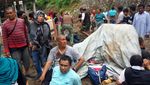 Begini Penampakan Kecelakaan Bus Yang Terguling di Lombok