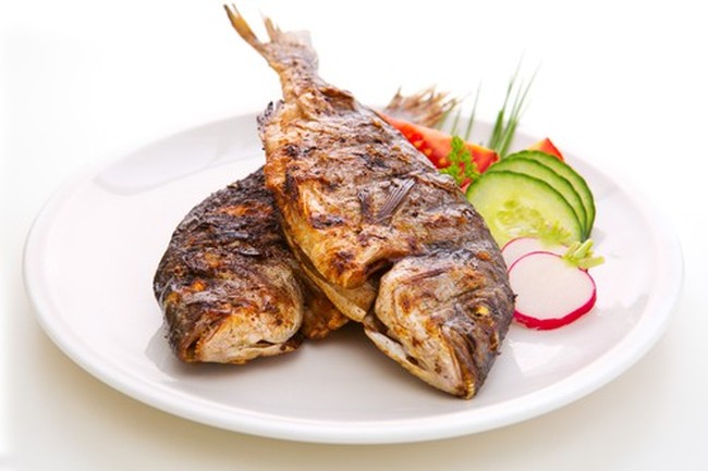 5 Cara Ini Bisa Atasi Bau Tajam Ikan yang Tertinggal di Dapur