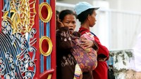 Beberapa warga di Kota Bekasi juga menunggu momen ini. Sebab Imlek dalam pikiran mereka identik dengan bagi-bagi angpao alias hadiah.