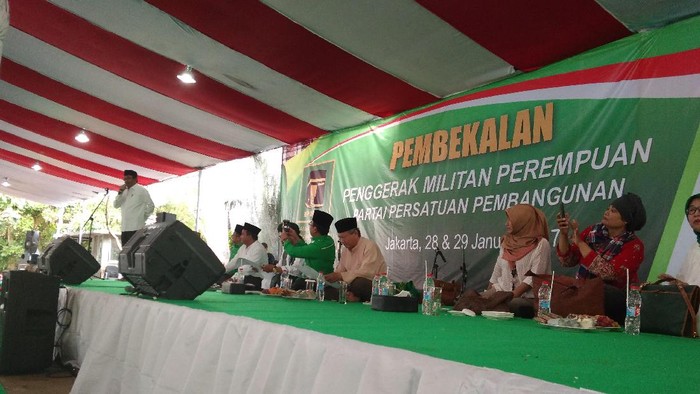 Djarot: Kami Adalah Pelayan, Ibu-ibu Bisa Suruh Apa Saja