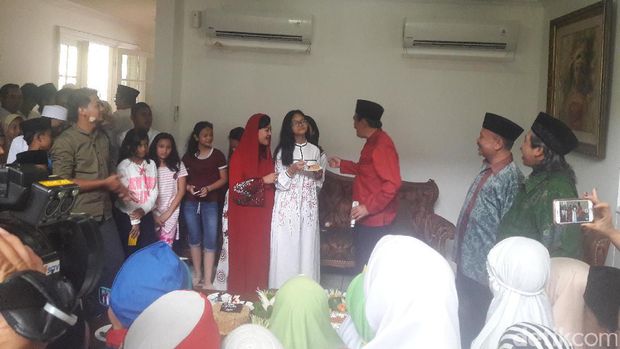 Djarot rayakan ultah anak di kontrakan / 