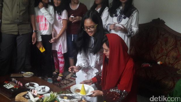 Djarot rayakan ultah anak di kontrakan / 