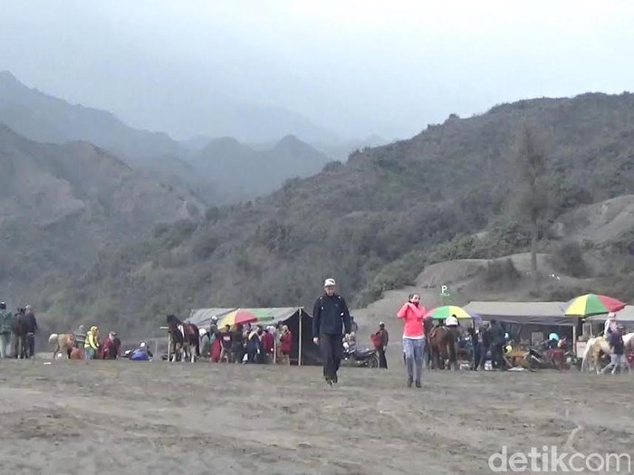 Gunung Bromo Ramai Wisatawan Saat Libur Imlek