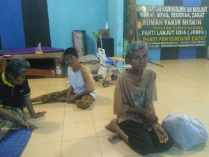 Ditelantarkan, 32 Orang di Panti Jompo Pekanbaru Dievakuasi