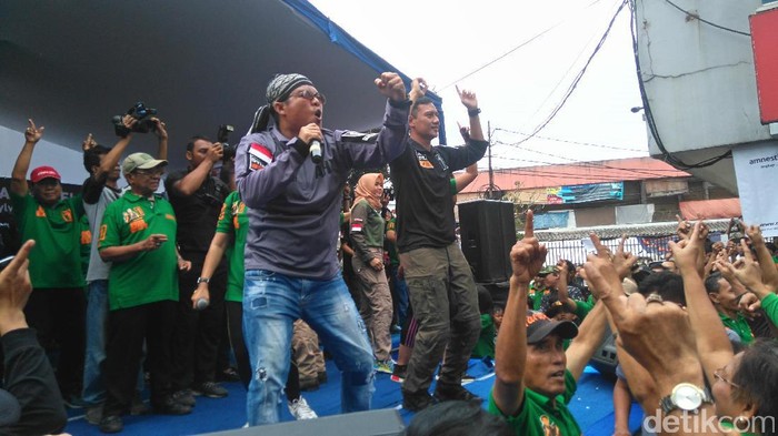 Ditemani Lulung, Agus Yudhoyono Senam Bareng Warga di Tanah Abang