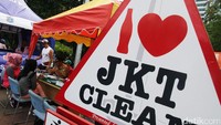 Beberapa pengunjung yang terjaring operasi tangkap tangan (OTT) karena membuang sampah sembarang di arena CFD.