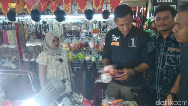  Agus Yudhoyono di Thamrin City / 