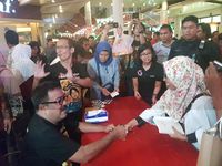 Rano Karno Buka-bukaan di Bedah Buku Bersama Sophia Latjuba