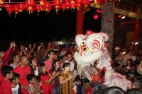 Meriah! Warga dan Turis Saksikan Perayaan Imlek di Vihara Denpasar