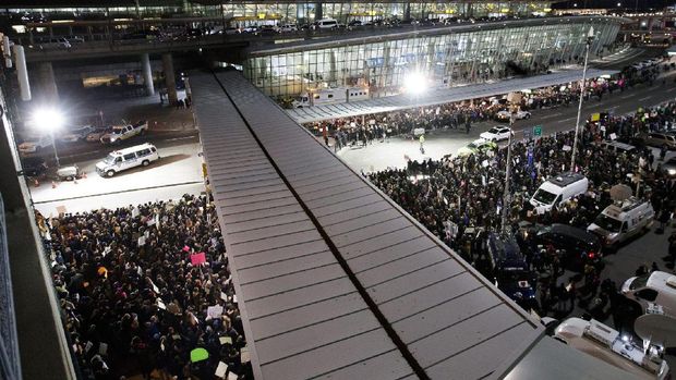 Begini Aksi Demonstrasi Besar Menolak Kebijakan Imigrasi Trump