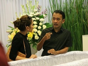 Penyesalan Ayu Ting Ting Tak Sempat Besuk Ayah Ruben Onsu