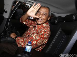 Disebut Otak Sungsang, Busyro Kirim Salam Sayang untuk Ngabalin