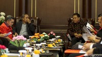 Pertemuan anggota Komisi III DPR dengan para hakim konstitusi di gedung MK, Jakarta, Senin (30/1/2017) itu digelar tertutup.