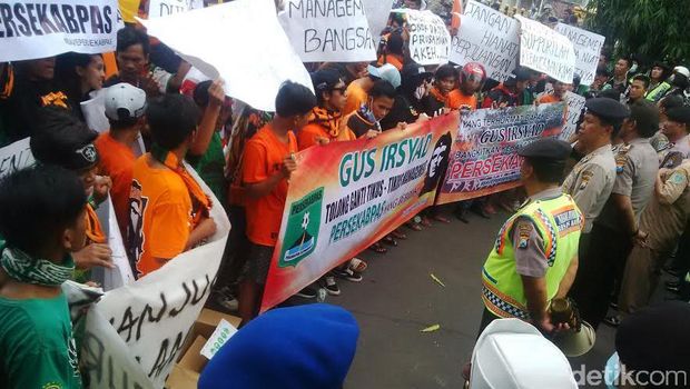 Sakera Mania Demo Minta Bupati Pasuruan Bangkitkan Persekabpas