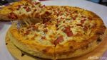Yummy! Pizza Bertopping Oreo dan Kit Kat Ini Bikin Nagih