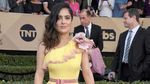 Parade Busana Para Aktris di Red Carpet SAG Awards 2017
