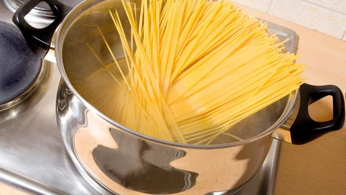 Spaghetti with tomato sauce