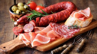 5 Makanan dan Minuman yang Diam-Diam Bikin Darah Tinggi