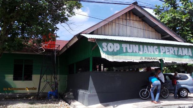 Rumah Makan Sop Tunjang Pertama yang terkenal di Pekanbaru (Wahyu/detikTravel)