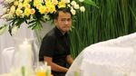 Sarwendah Setia Temani Ruben Onsu Lepas Sang Ayah