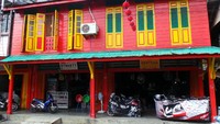 Bangunan-bangunan toko yang antik seperti ini tentunya akan menarik bagi traveler penyuka fotografi. Tinggal pintar-pintarnya kita saja dalam mengatur angle pengambilan gambar (Wahyu/detikTravel)