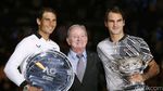 Pose Serena dan Federer dengan Pialanya
