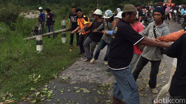 PLN pulihkan listrik di Kecamatan Mentok, Bangka