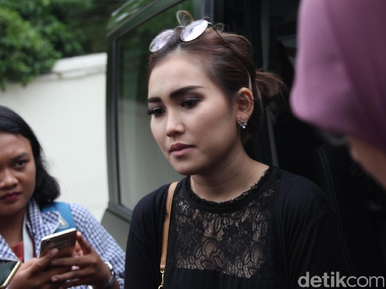 Ayu Ting Ting Terancam Langgar Undang-undang, Ayah Rojak: Jangan Sok Tahu! Ayu Ting Ting Terancam Langgar Undang-undang, Ayah Rojak: Jangan Sok Tahu!