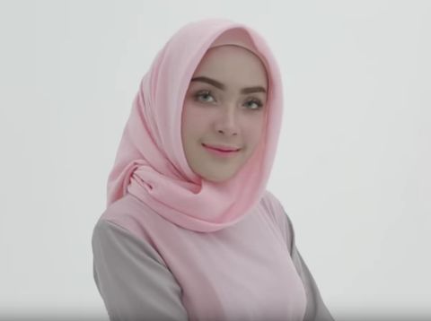 Tutorial Hijab Paris Ala Selebgram Cantik Asal Bogor, Hamidah