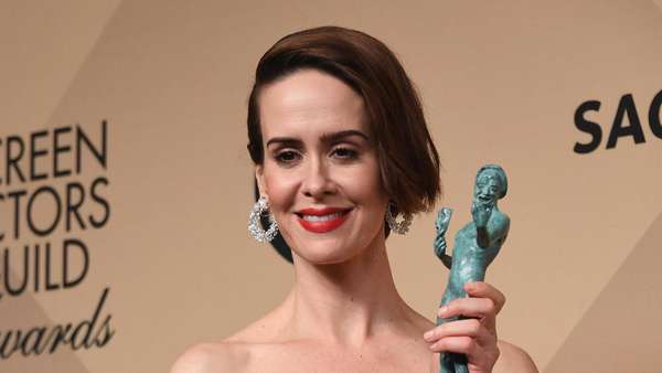 Anti Donald Trump hingga Assalamualaikum di SAG Awards 2017 Anti Donald Trump hingga Assalamualaikum di SAG Awards 2017
