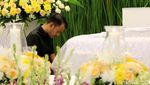 Sarwendah Setia Temani Ruben Onsu Lepas Sang Ayah