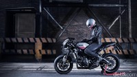 Dan jika dilihat dari desain yang diajukan, Yamaha terbaru ini disajikan dengan mengusung desain cafe racer.