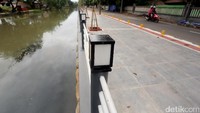 Jalur pedestrian yang dulu dipenuhi bangunan liar itu terlihat bersih.
