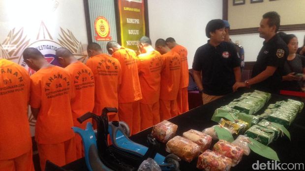 Polisi Tangkap 10 Anggota Sindikat Narkoba Internasional