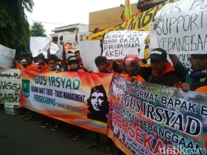 Sakera Mania Demo Minta Bupati Pasuruan Bangkitkan Persekabpas