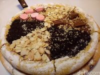 Pizza Nagih: Bisa PilihTopping dan Saus Pizza Manis Sesuai Selera di Gerai Ini