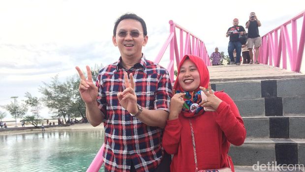 Ahok di Jembatan Cinta Pulau Tidung / 