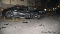 Maserati GranTurismo menabrak 5 mobil lain di Mannheim, Jerman. Pengendara yang berumur 22 tahun kehilangan SIM-nya dan mobil pun butuh 100.000 euro untuk perbaikan. Foto: WreckedExotics.com
