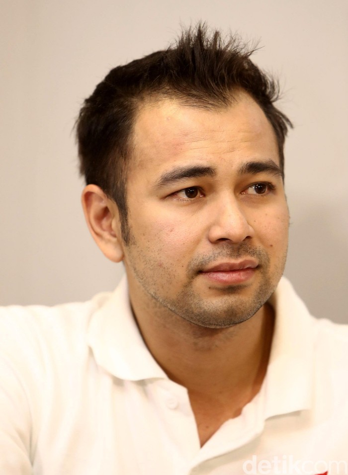 Terpaksa Mesra dengan Waria Saat HUT Jedar, Ini Kata Raffi