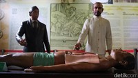 Diorama menunjukan kelas anatomi di School tot Opleiding van Indische Artsen (STOVIA). Sebuah sekolah pendidikan kedokteran pribumi di Batavia pada zaman kolonial Belanda yang kini berada di Museum Kebangkitan Nasional, Senen, Jakarta Pusat, Senin (30/1/2017).