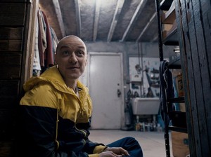 Split: Panggung Pria Berkepribadian Ganda