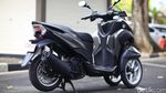 Meliuk-liuk dengan Yamaha Tricity