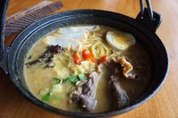 NoMiNoMi Delight: Yuk, Cicipi Beef Curry Ramen dan Es Krim Matcha Aneka Topping