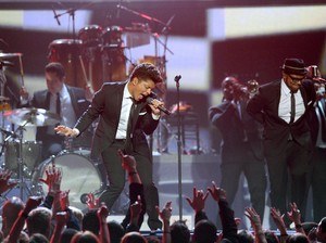 Bruno Mars Sumbangkan Rp 13 Miliar Hasil Tur untuk Korban Krisis Air
