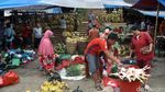 Mengintip Aktivitas Jual Beli di Pasar Minggu