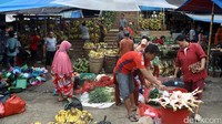 Pasar tradisional yang terletak di Jakarta Selatan ini selalu ramai oleh aktivitas jual beli.