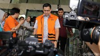 Pegawai PT Melati Technofo Indonesia, Muhammad Adami Okta, usai menjalani pemeriksaan lanjutan di gedung Komisi Pemberantasan Korupsi (KPK), Jakarta, Selasa, 31 Januari 2017.