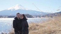 Mereka berlibur sekaligus merayakan dua tahun masa pacarannya. Dok. Instagram/tyasmirasih